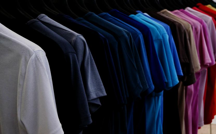 Amazon активно осваивает новейшие технологии в производстве одежды. Как работает производство Merch by Amazon
